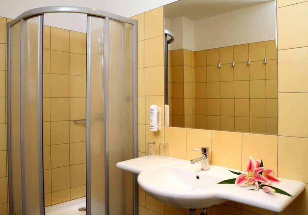 Hotel Maxim Marianske Lazne Luaran gambar